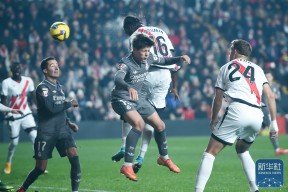 皇冠娱乐平台-德甲赛程吃紧，巴塞罗那转会期绝杀压哨，赛场秩序良好，球队文化再被提及(皇马03完败巴塞罗那)